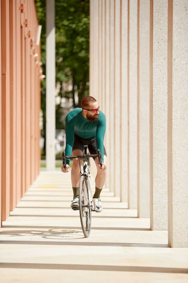 How to find and join beginner-friendly sport bike tracks in the UK?